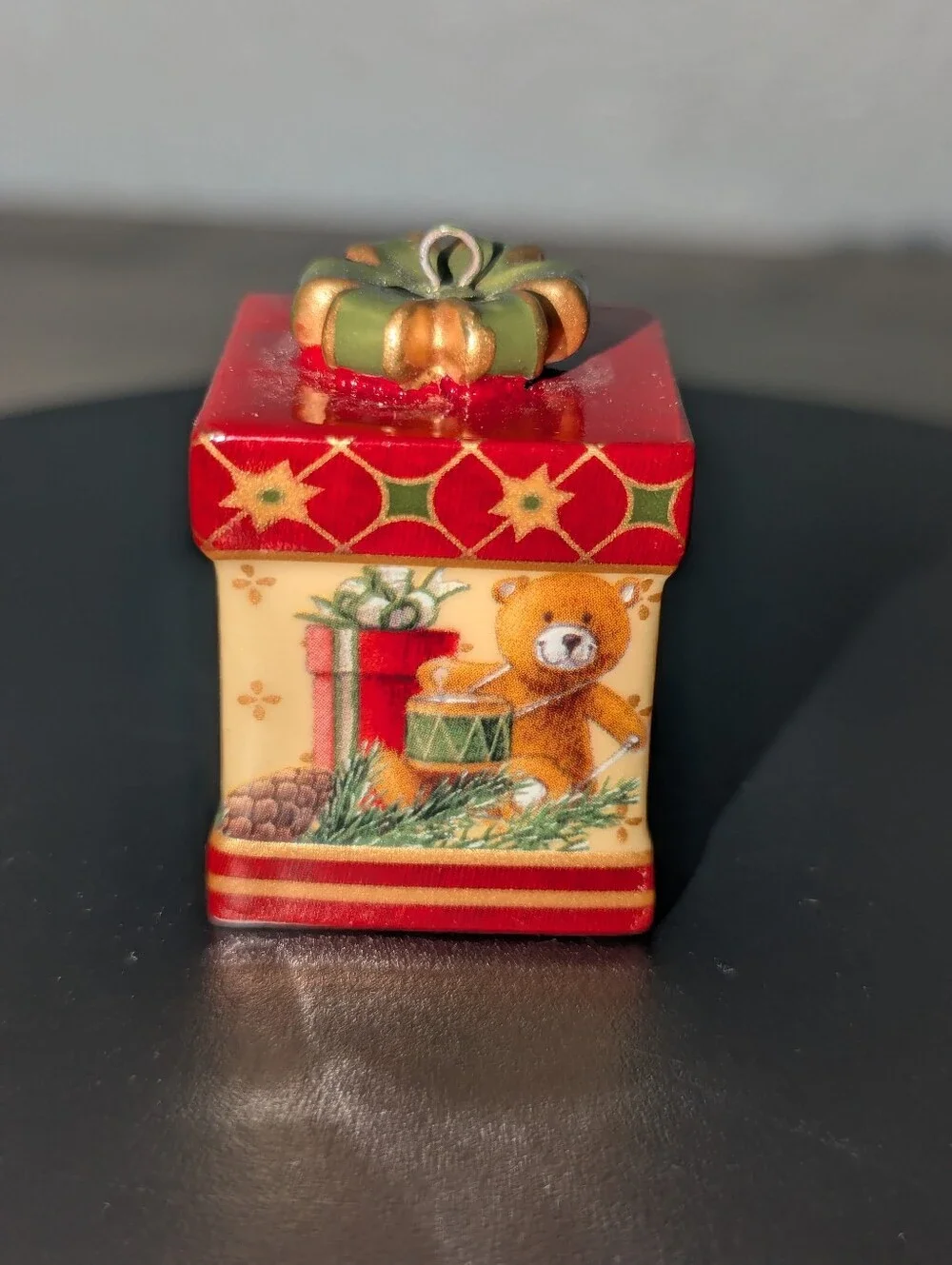 STUNNING VINTAGE LOT! Villeroy & Boch Porcelain Christmas Ornaments Set of four